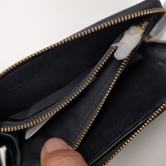 Coach CI194 Leather Medium Zip Around Wallet Brass/Black (Frim Price - Last One) - Picture 13 of 16